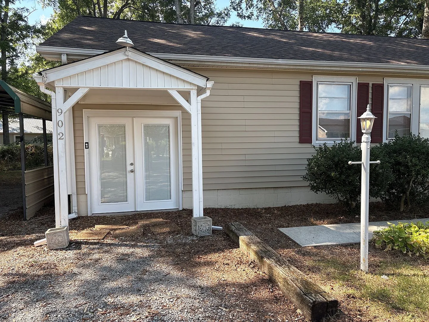 Cozy Ranch Home in the Heart of Manchester! — Photo 3