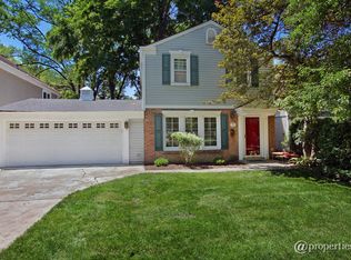 352 S Beverly Ln, Arlington Heights, IL