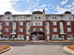 649 Old Highway 8 NW APT 214, New Brighton, MN 55112