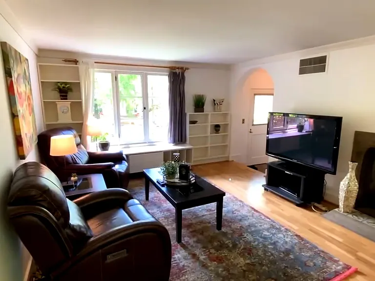 2075 Harris St — Photo 3