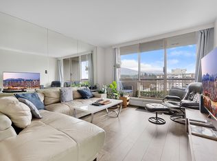 2016 Fullerton Ave #1808, North Vancouver, BC V7P 3E6