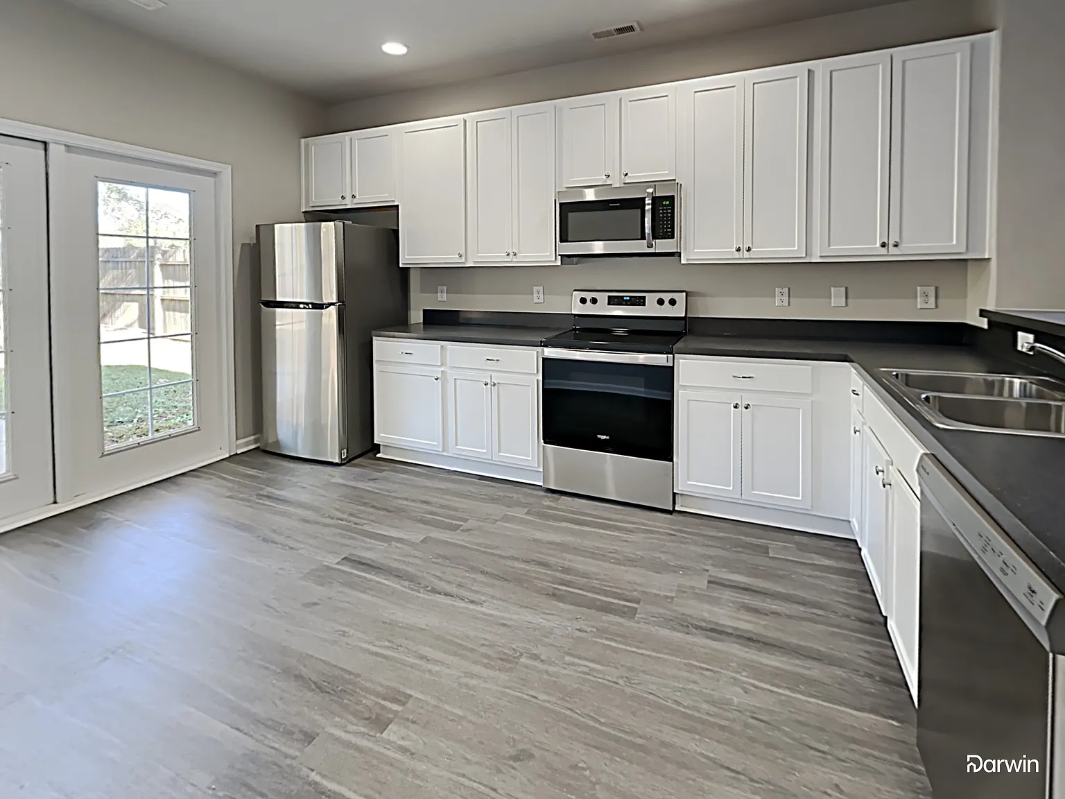 3 bed, 2.0 bath, 1412 sqft, $2,205 — Photo 2