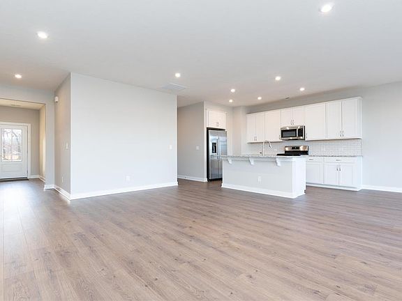 5th image of 3935 Heatherstone Dr