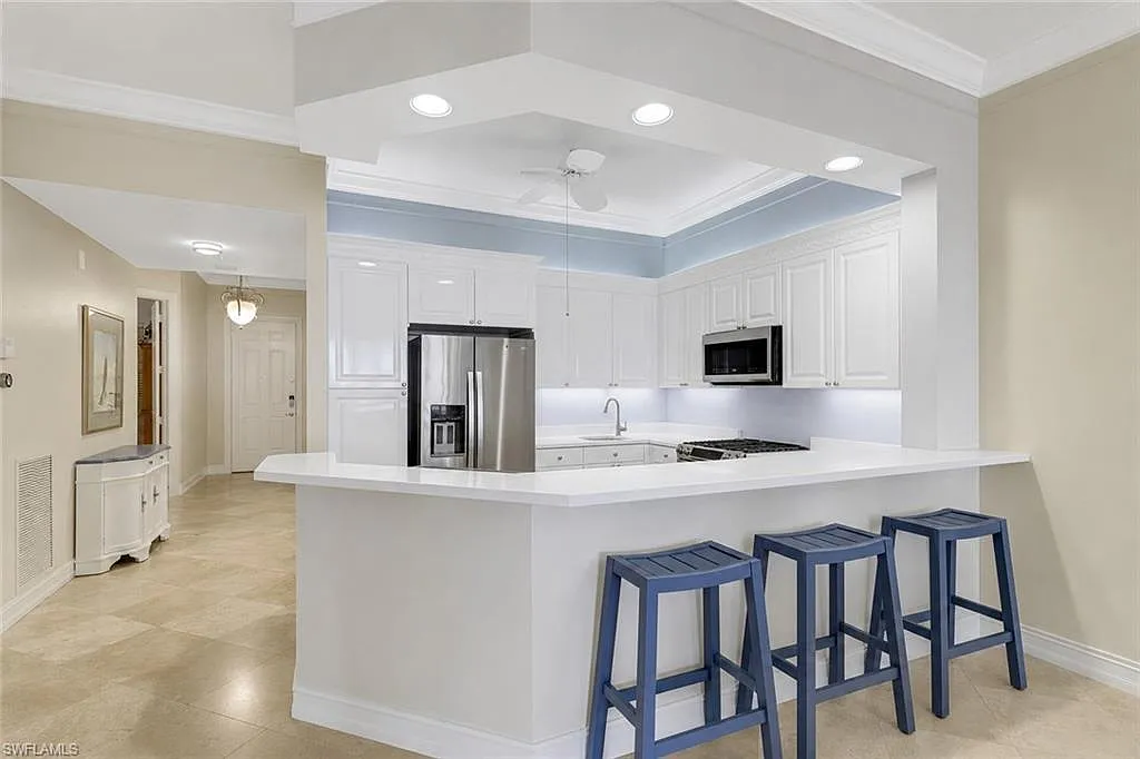 3 bed, 3.0 bath, 1760 sqft, $7,950 — Photo 2