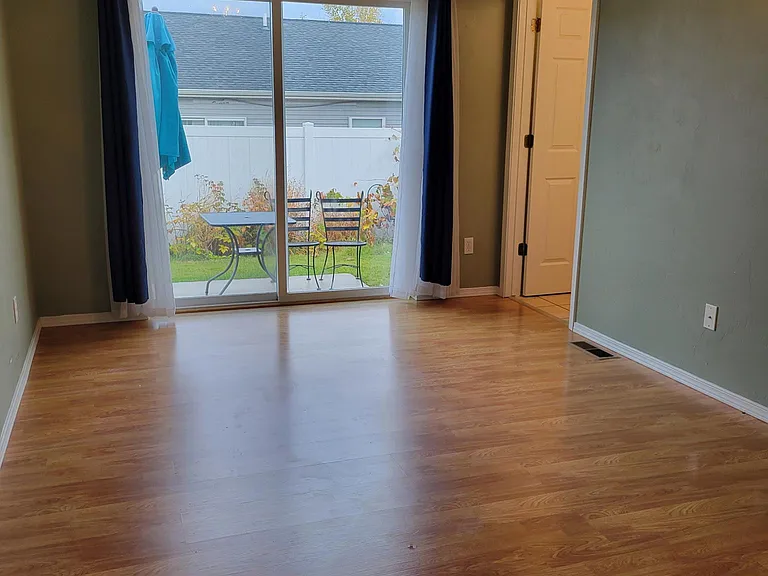 47 Rockefeller Dr — Photo 4