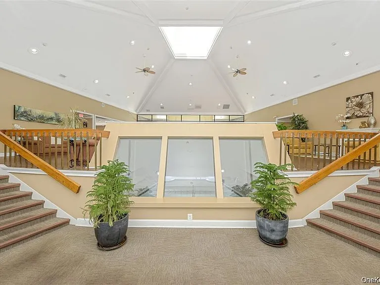 855 Skyline Dr — Photo 25