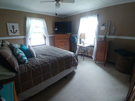 4th image of 1038 W Shore Dr