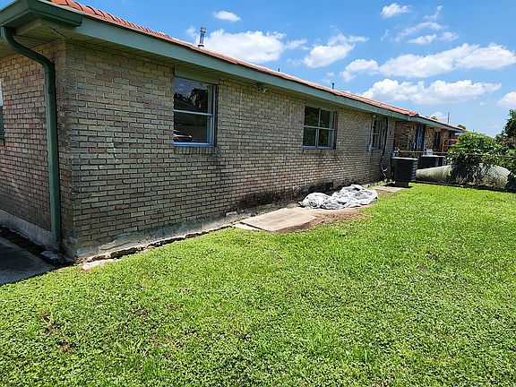 2nd image of 4750 Shalimar Dr #2