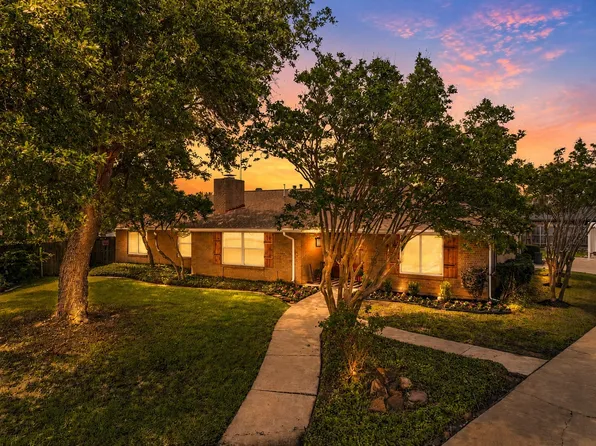 2713 Clearmeadow Ct, Bedford, TX 76021