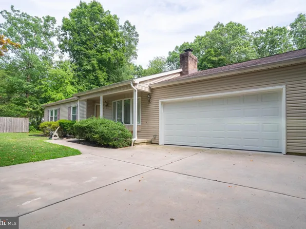 135 Memorial Ln, Mount Laurel, NJ 08054