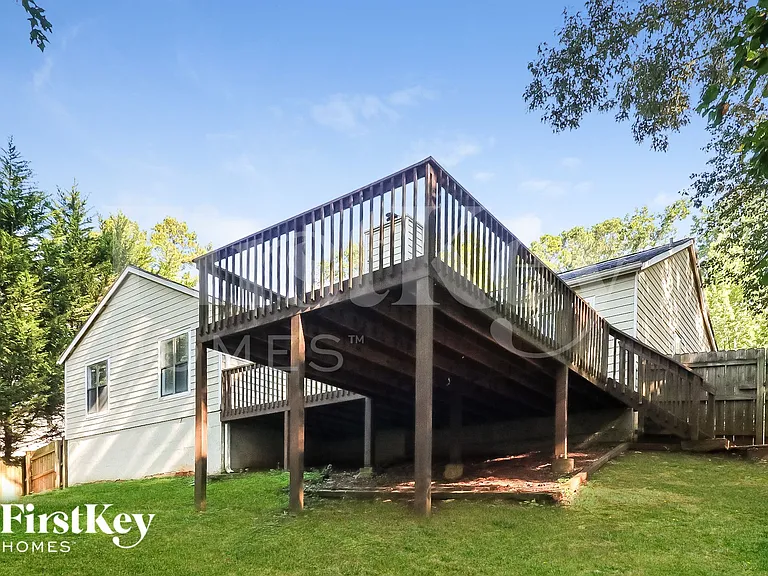 824 Riverstone Ln — Photo 15
