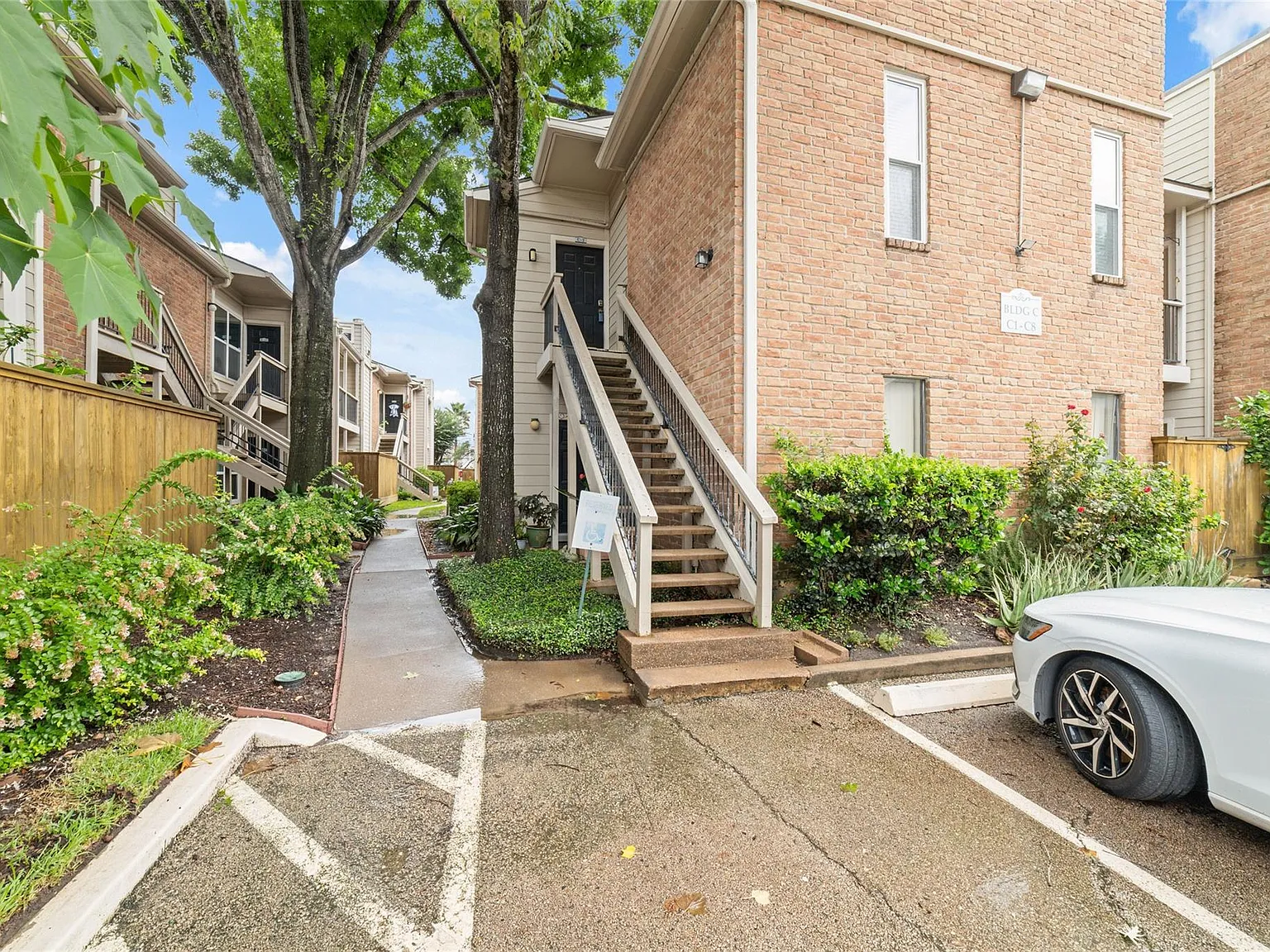 2 bed, 2.0 bath, 1175 sqft, $1,800 — Photo 1