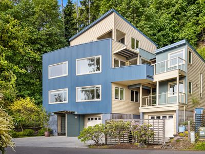 4089 Rockaway Beach Rd NE, Bainbridge Island, WA, 98110