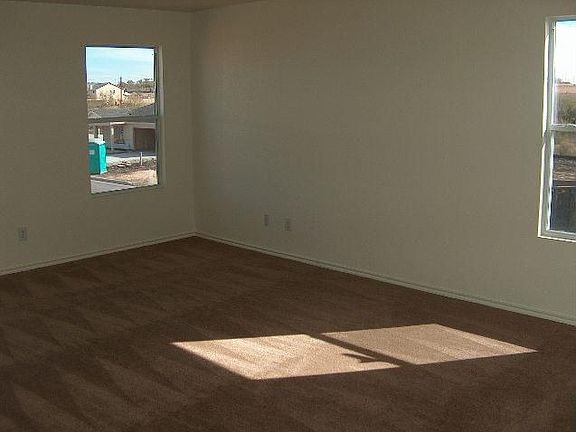 4th image of 410 Shadbush St