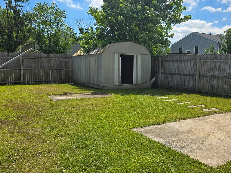 696 Governors Way — Photo 18