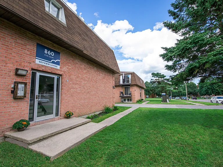 850 Kyle Ct — Photo 2