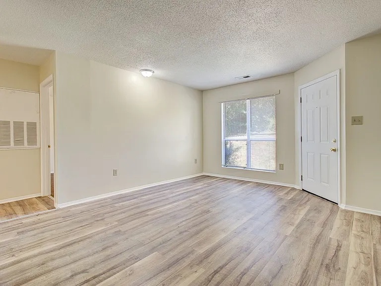 Lamplighter Apartments — Photo 15