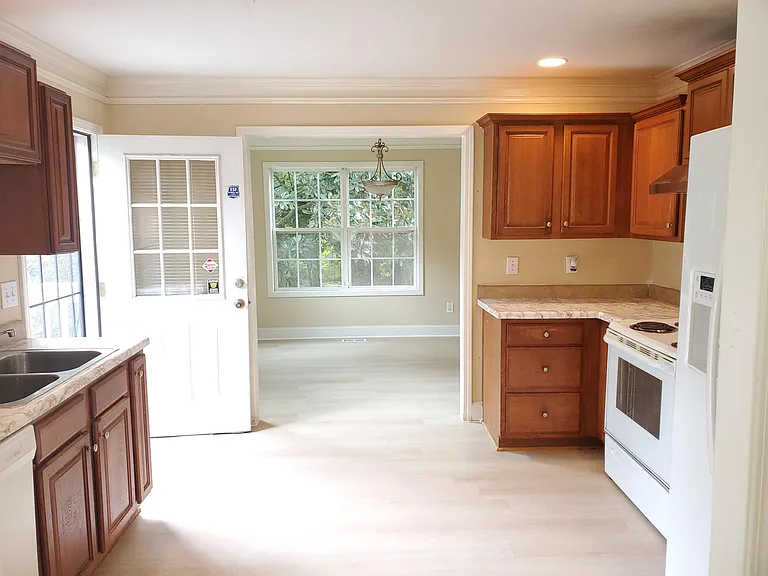 1456 Kennesaw Dr NW — Photo 4