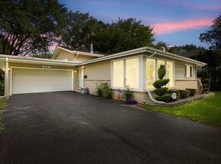 1500 E Dogwood Ln, Mount Prospect, IL