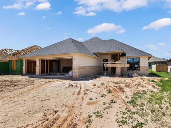 5009 Vine Cliff Rd, Mustang, OK 73064