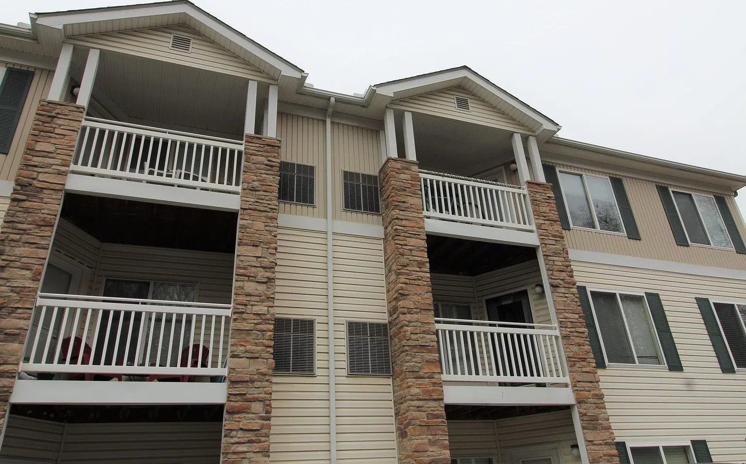 River View Condo in Star City - 4 Bedrooms - Available 06/02/2027 — Photo 1