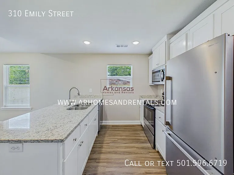 310 E Emily St — Photo 6