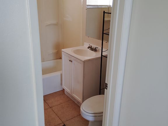 3rd image of 216 N Santa Fe St #216