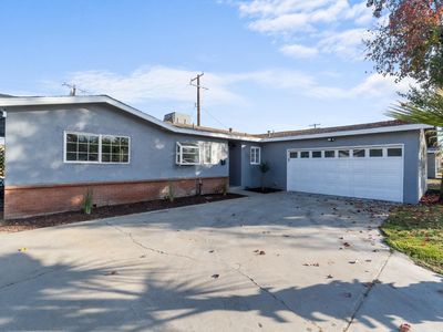 2005 N Kensington Way, Hanford, CA, 93230
