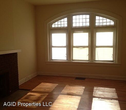 3rd image of 2613 Eden Ave