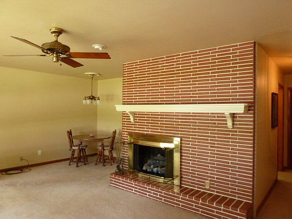 4th image of 2617 Windsor Ave