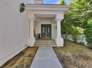 16648 Oak View Ct, Encino, CA 91436