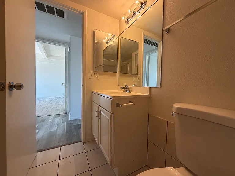 3205 E Earll Dr #7 — Photo 7