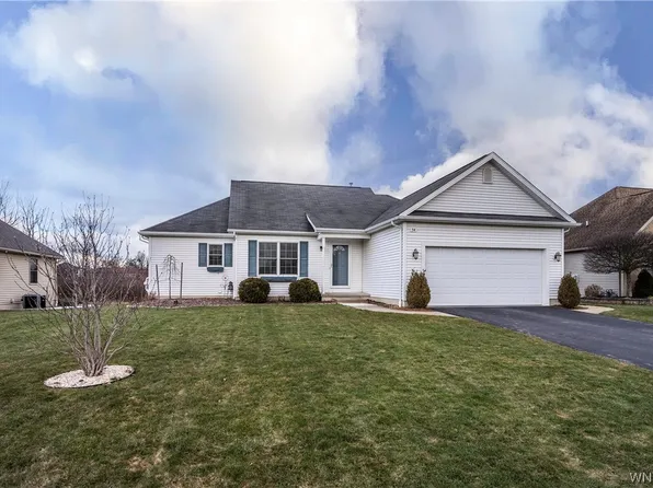 54 Nicholas Ln, Lancaster, NY 14086