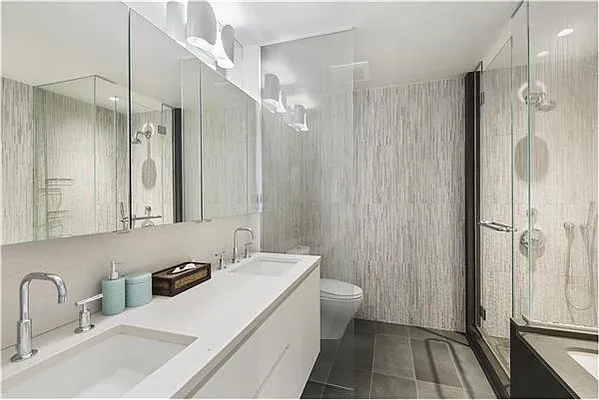 Sold by R New York | media 7