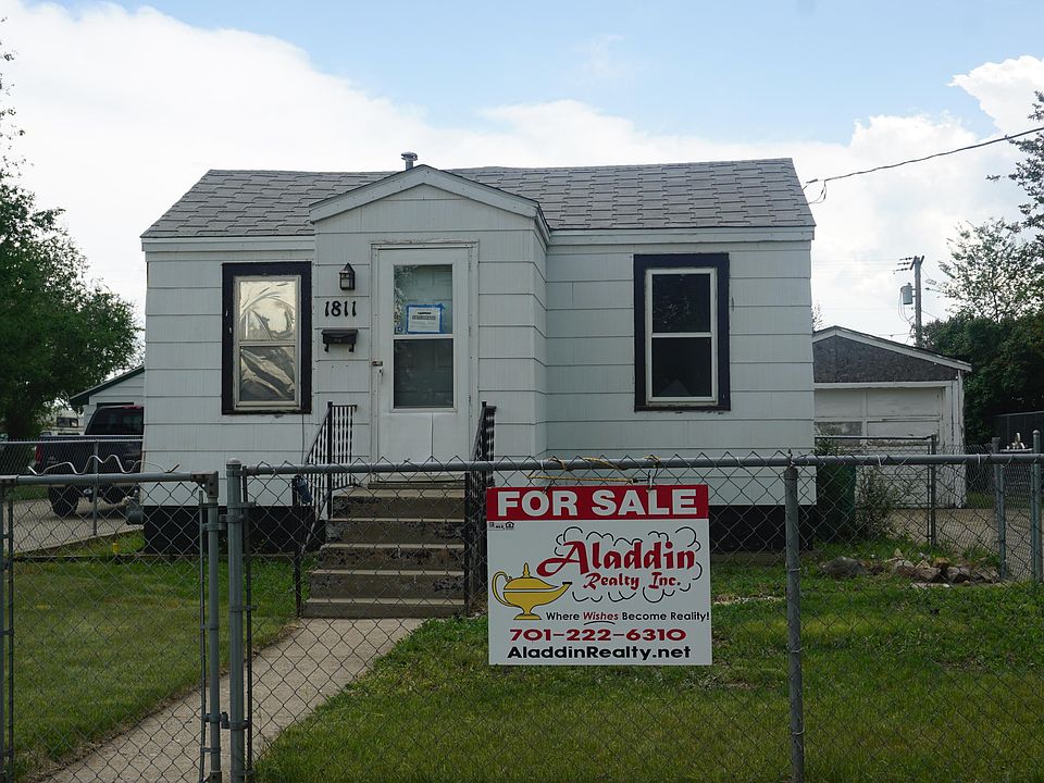 1st image of 1811 E Bowen Ave