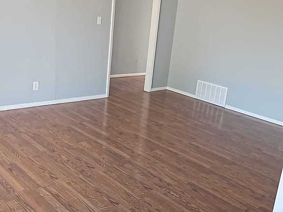 4th image of 5701 NW Chestnut Ln