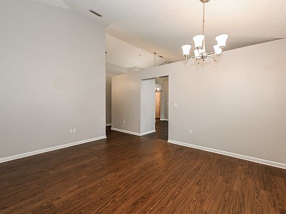 5th image of 699 Bellshire Dr