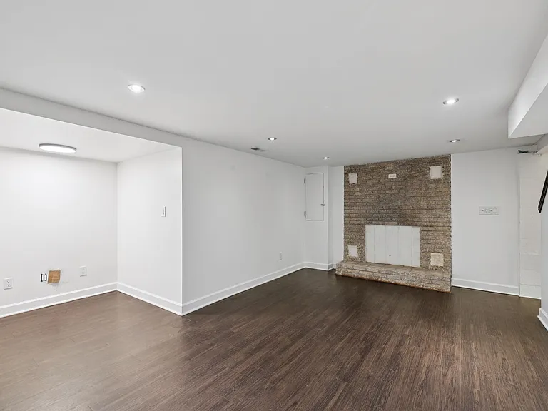 589 Highcrest Dr — Photo 18
