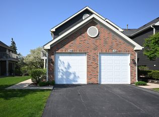 150 E Lake Ridge Dr, Glendale Heights, IL 60139