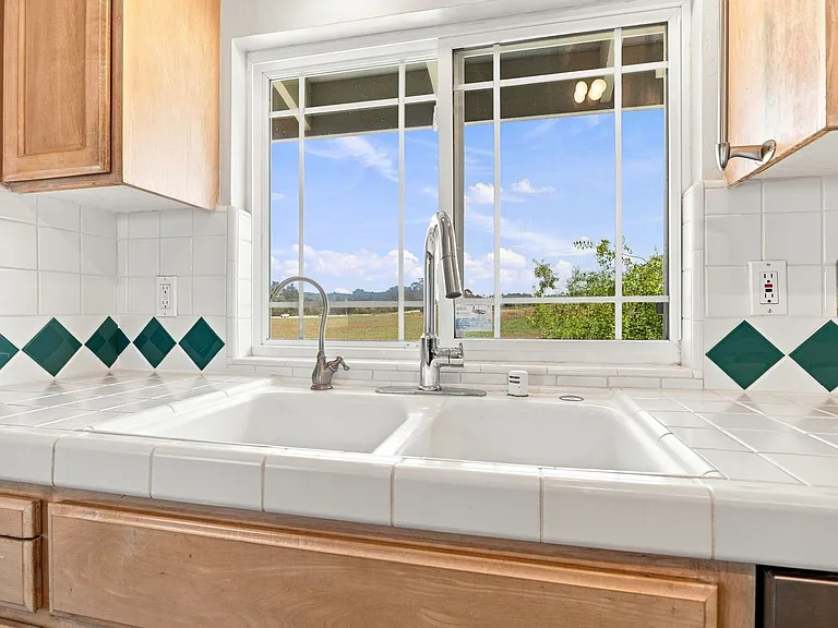 117 Holiday Dr — Photo 3