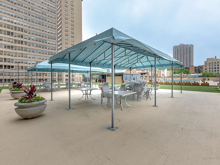 655 W Irving Park Rd #1417 — Photo 31