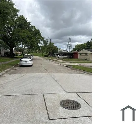 2943 Lancaster St — Photo 2