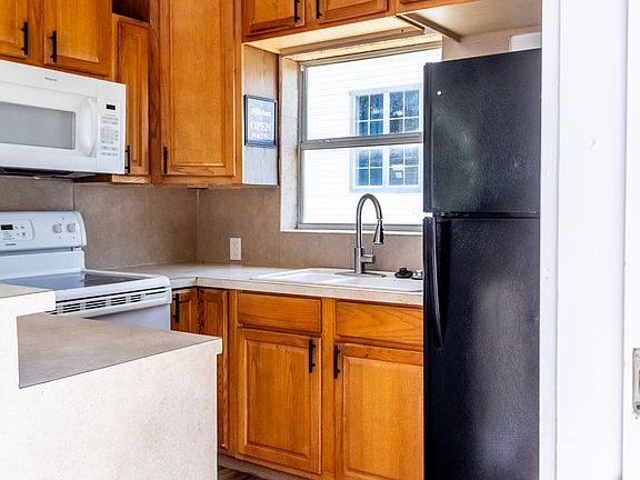 Kitchen fully equipped with electric stove, dishwasher and fridge