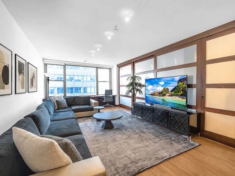 117 E 57th St #34E — Photo 8