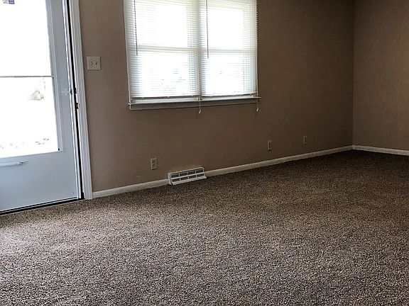 4th image of 220 Martin Dr