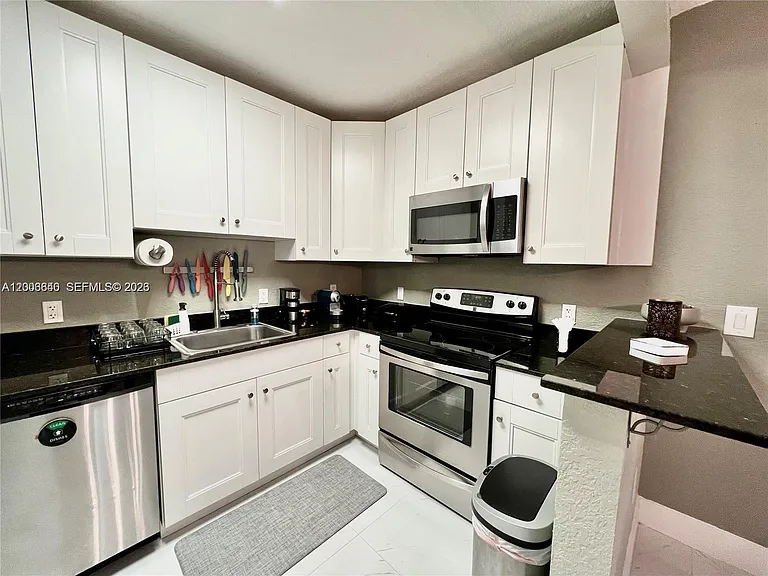 1380 SW 11th St #1 — Photo 4