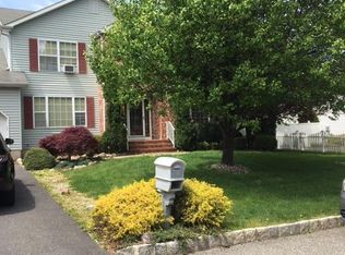 27 Isabella Dr, Lakewood, NJ 08701