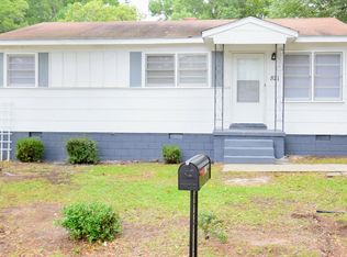 821 Minurva Ct, Fayetteville, NC 28301