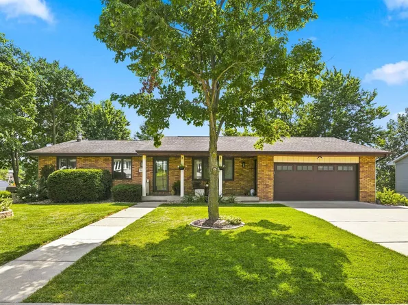5153 Sun Valley Dr, Dubuque, IA 52002