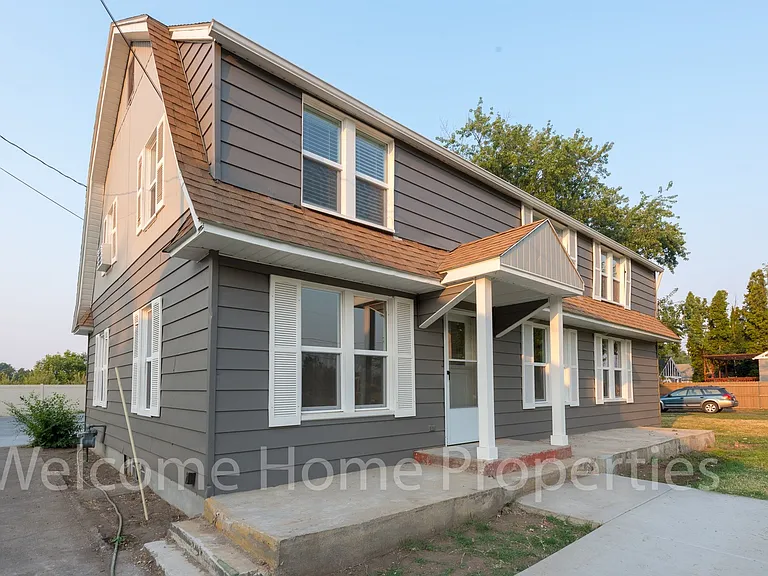 309 SW 6th St — Photo 3